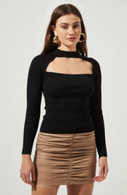 CUT OUT SQUARE-NECK TOP